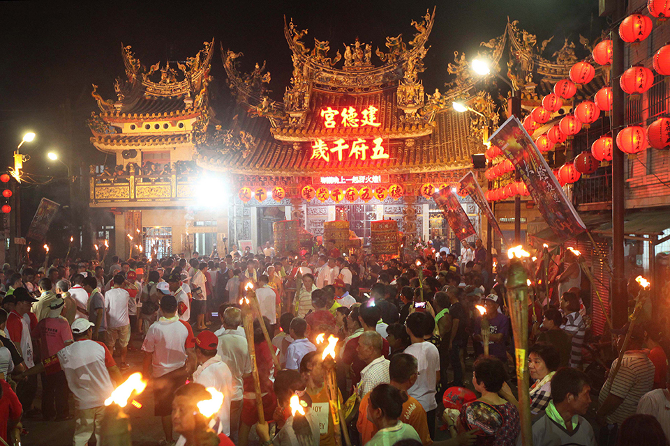 過溝建德宮火燈夜巡